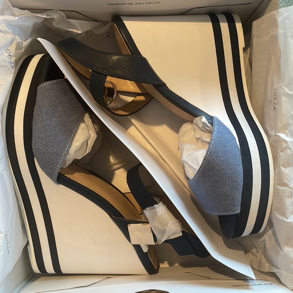 NBW brand new in box women’s 7.5 wedge sandals heels